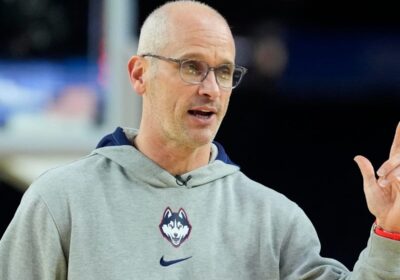 Dan Hurley would owe UConn $1.9M if he joins the Lakers, and $7.5M for a move to another college.